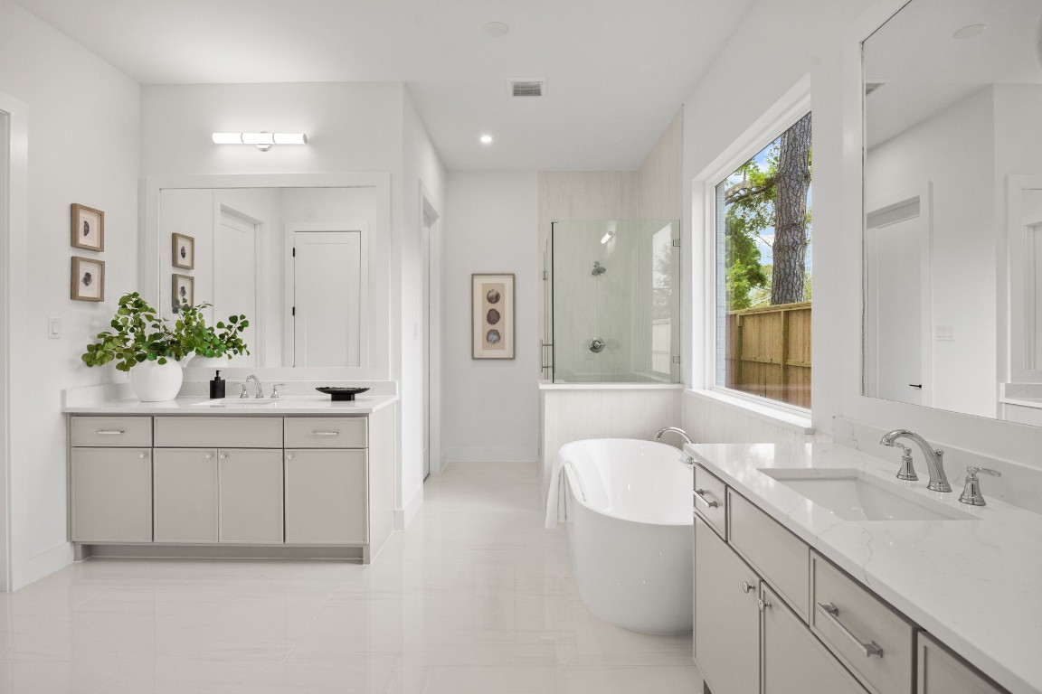 9603 Carousel Lane Houston, TX 77080 - Photo 12 of 32 This Home is Move-In Ready!