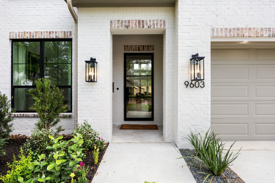 9603 Carousel Lane Houston, TX 77080 - Photo 2 of 32 This Home is Move-In Ready!