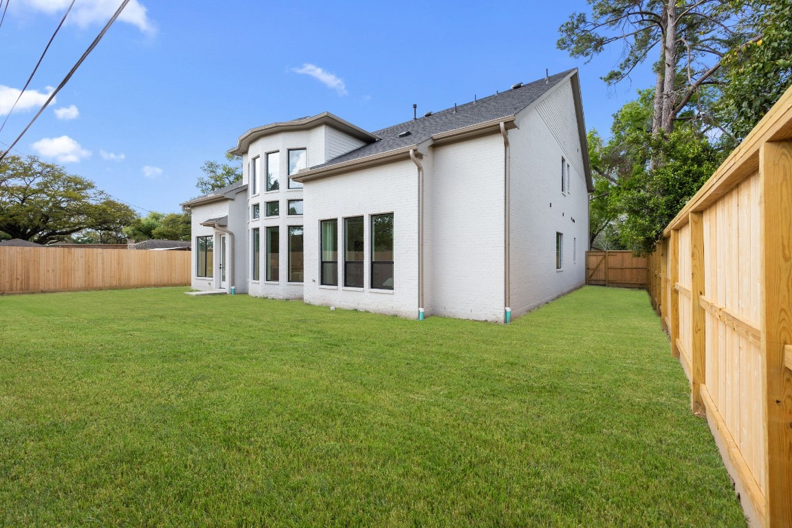 9603 Carousel Lane Houston, TX 77080 - Photo 21 of 32 This Home is Move-In Ready!