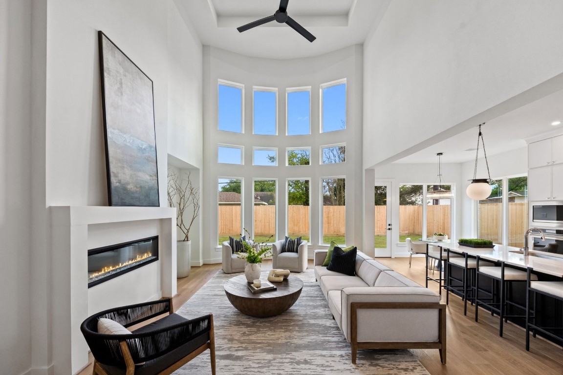 9603 Carousel Lane Houston, TX 77080 - Photo 7 of 32 This Home is Move-In Ready!