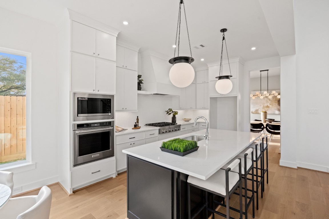 9603 Carousel Lane Houston, TX 77080 - Photo 8 of 32 This Home is Move-In Ready!