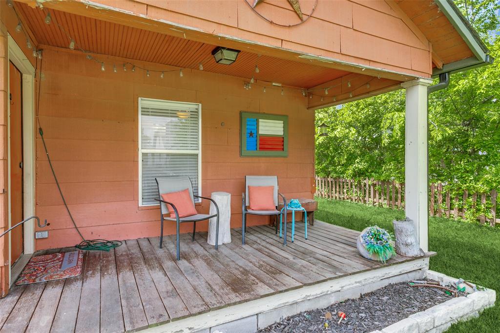 612 East Wall Street Grapevine, TX 76051 - Photo 6 of 33