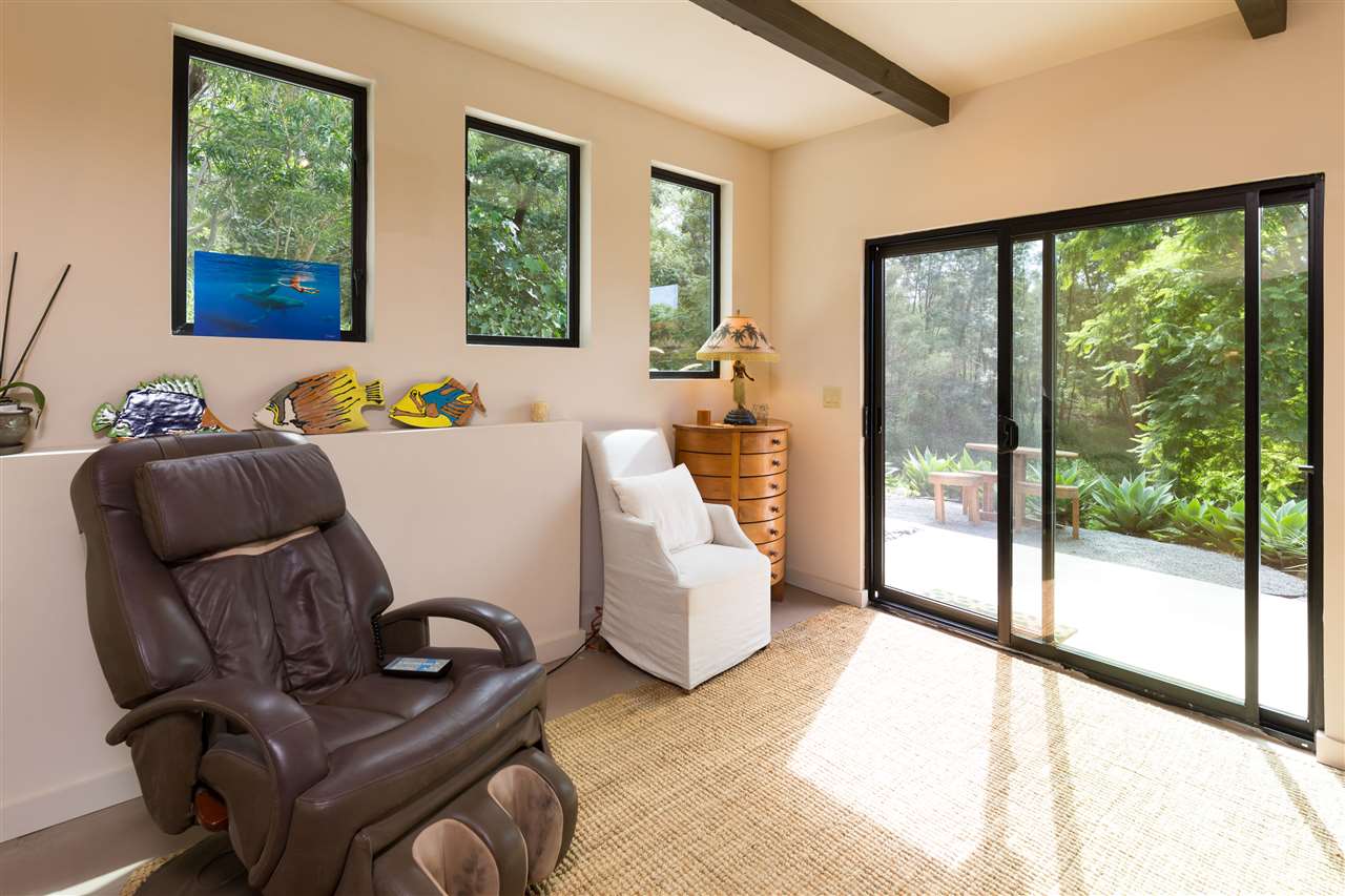320 Lower Kimo Drive Kula, HI 96790 - Photo 25 of 27 a living room with furniture and windows