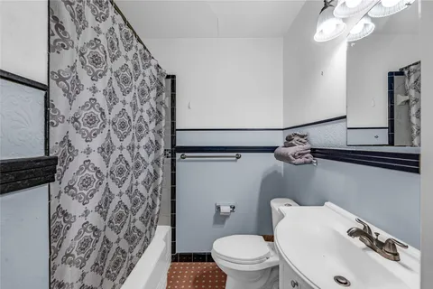 $275,000 | 115 Whiting Avenue, Galveston, TX 77550