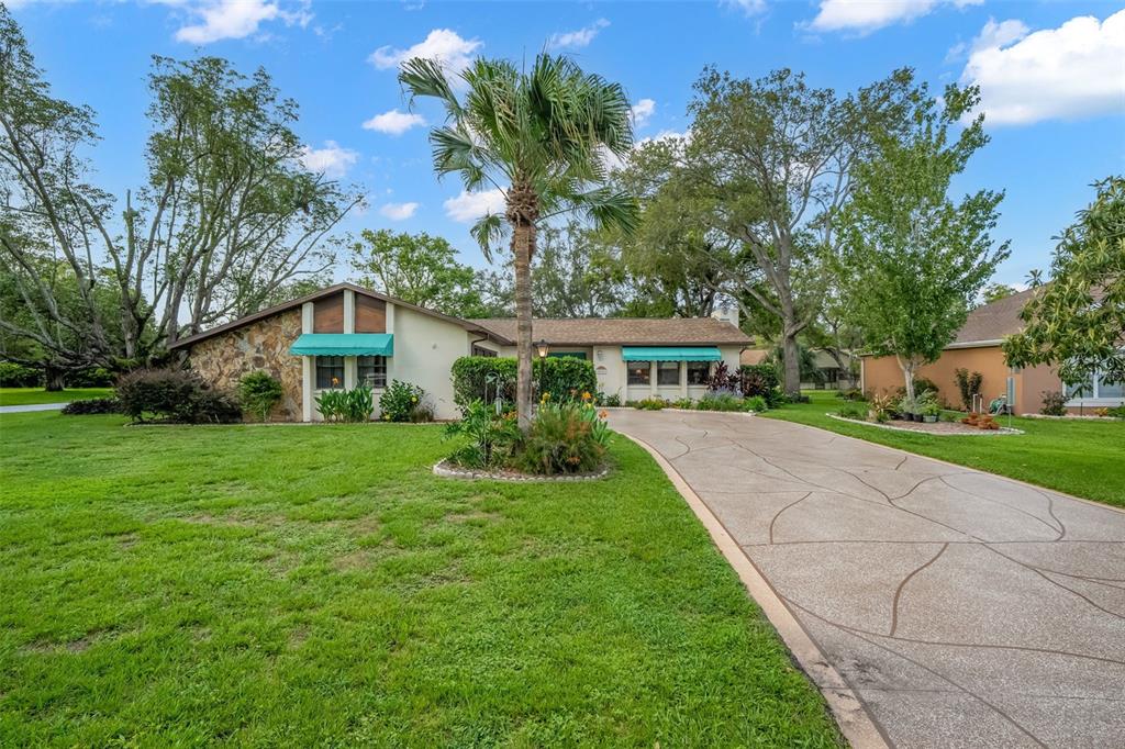 9095 Pemberton Street Spring Hill, FL 34608 - Photo 2 of 32 Gallery Image 2
