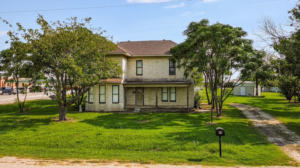 112 West Hackberry Street Malone, TX 76660 - Photo 33 of 38 a front view of a house with a yard