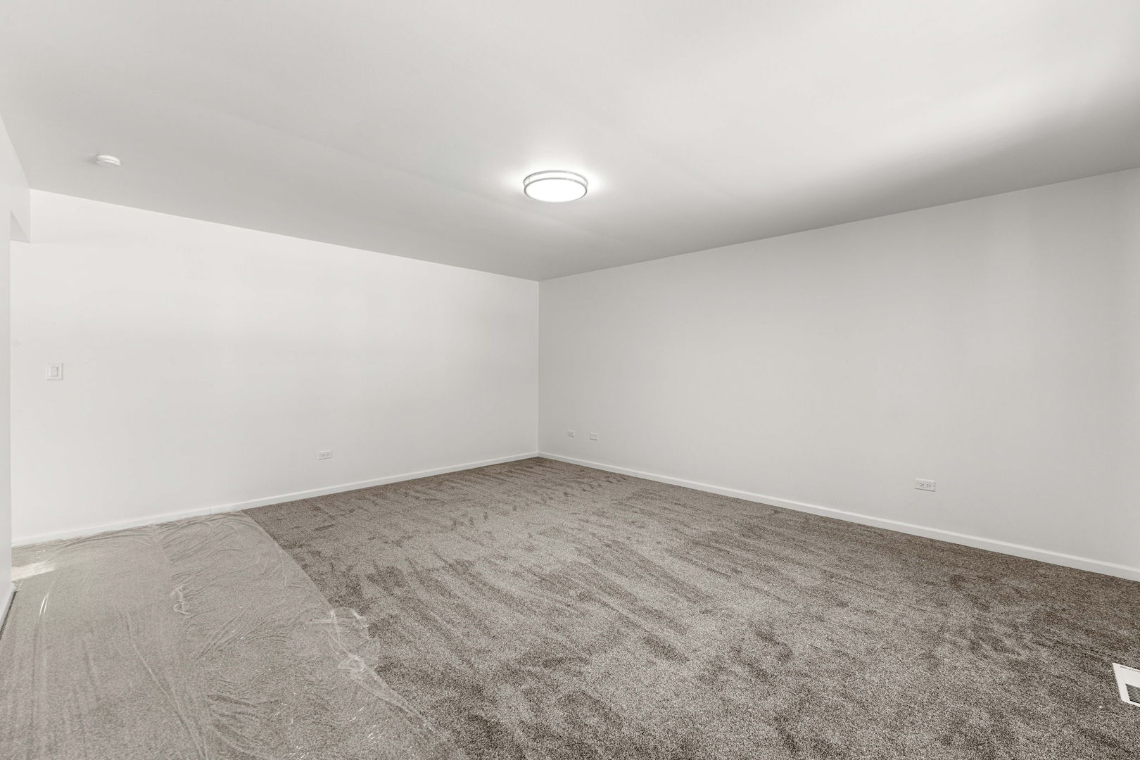 16446 Spaulding Avenue Markham, IL 60428 - Photo 11 of 27 an empty room with a natural light