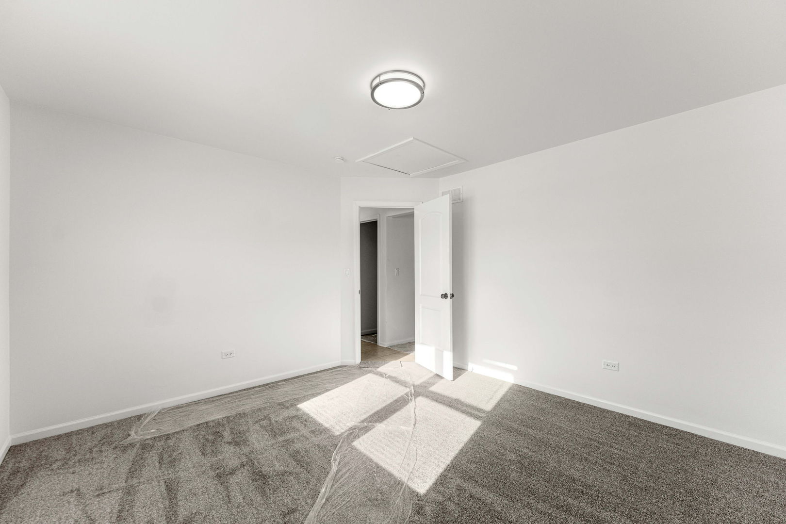16446 Spaulding Avenue Markham, IL 60428 - Photo 15 of 27 a view of a room with wooden floor and white walls