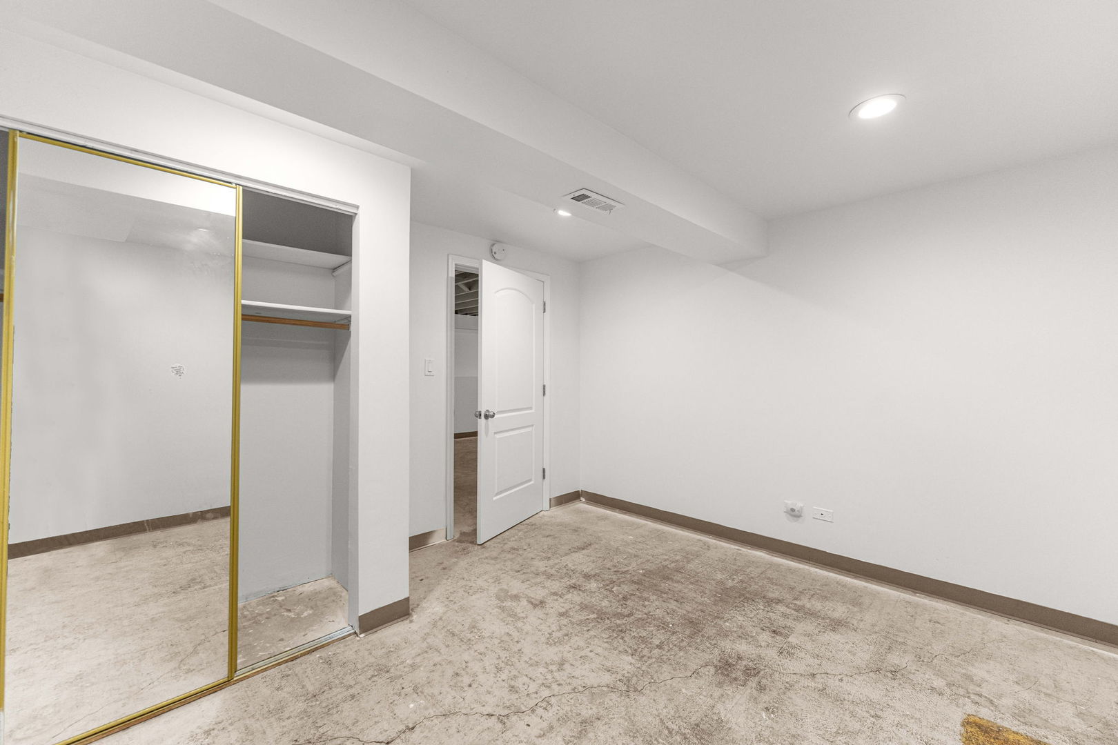 16446 Spaulding Avenue Markham, IL 60428 - Photo 22 of 27 an empty room with a empty space