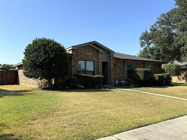 $2,600 | 1762 Glencairn Lane, Lewisville, TX 75067