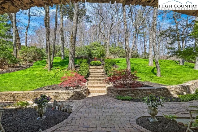 $4,500,000 | 205 West Indrio Road, Blowing Rock, NC 28605