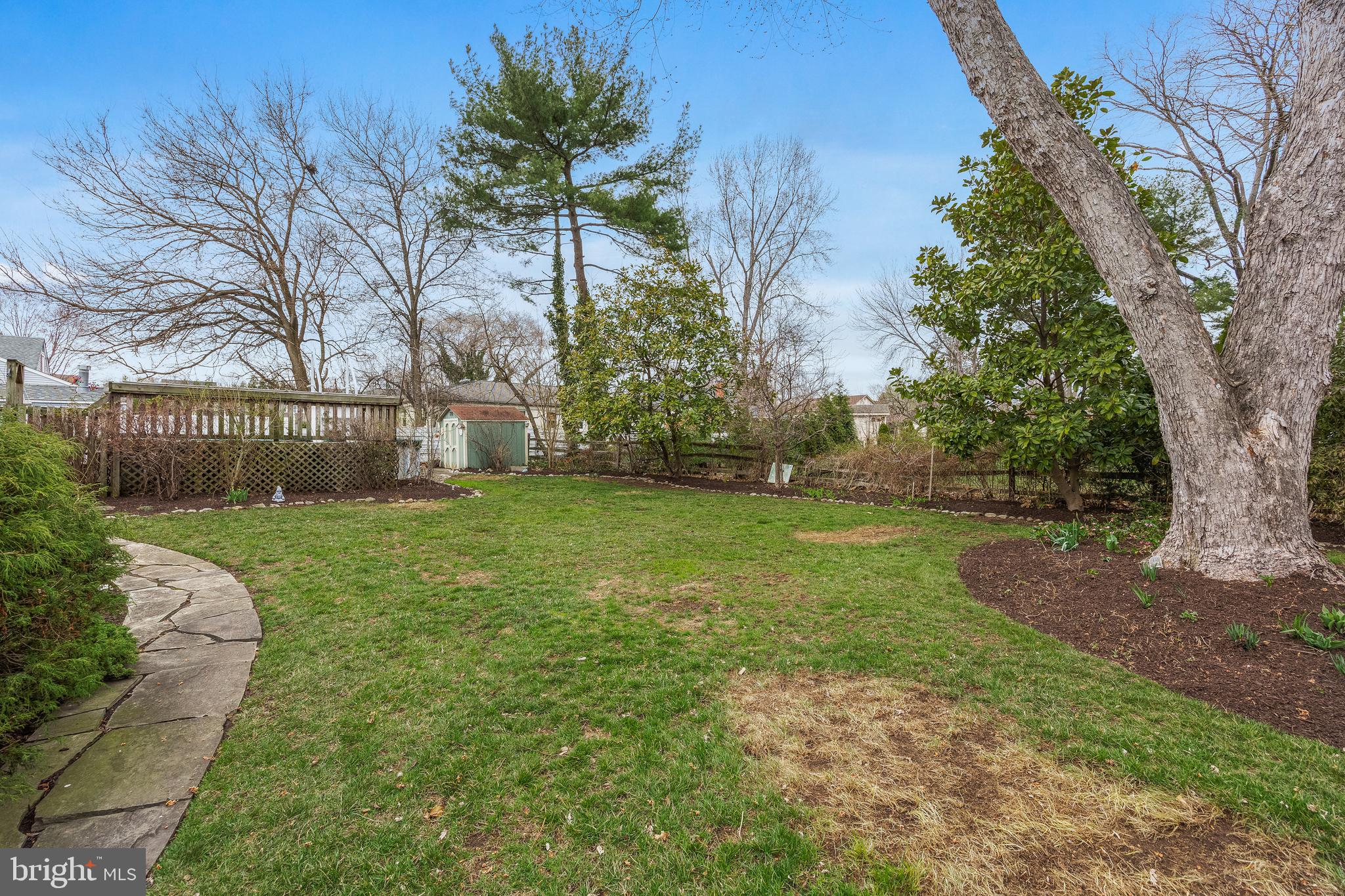 2802 Hunterdon Drive Cinnaminson, NJ 08077 - Photo 24 of 37 a backyard of a house with lots of green space