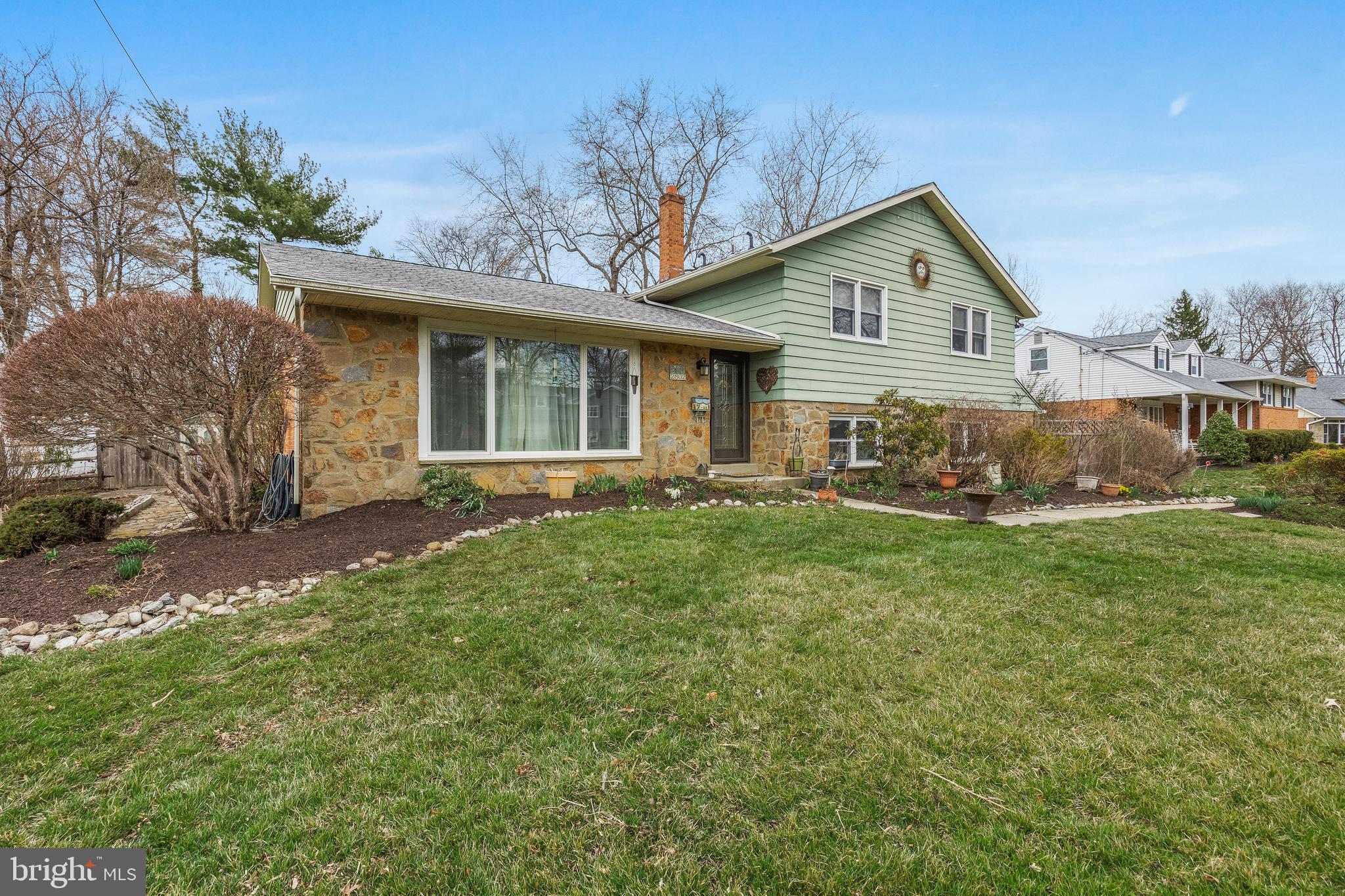 2802 Hunterdon Drive Cinnaminson, NJ 08077 - Photo 3 of 37 a front view of a house with garden