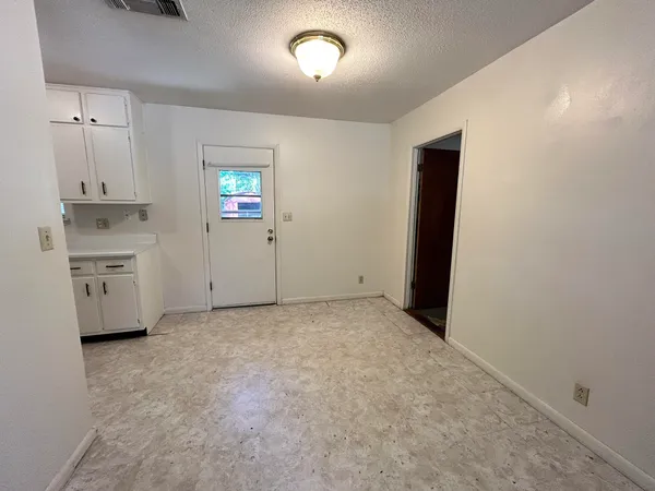 $1,400 | 205 Powell Drive, Crestview, FL 32536
