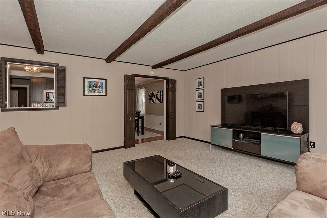 4202 Bushnell Road University Heights, OH 44118 - Photo 10 of 35 Family room with pass through to the kitchen.