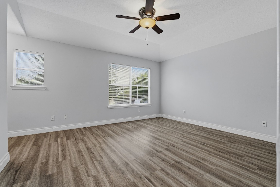 1427 Hade Falls Lane Houston, TX 77073 - Photo 18 of 31 Spacious Primary Suite features an en-suite bathroom.