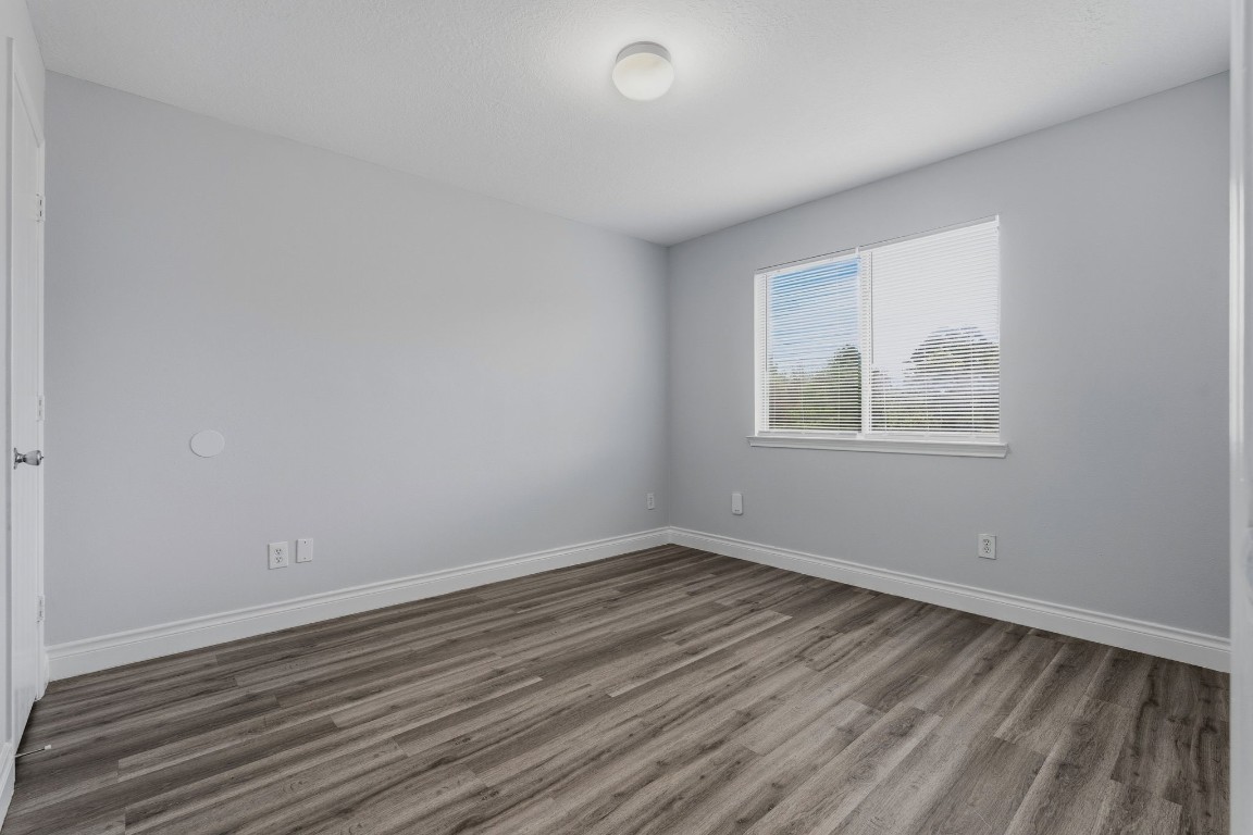 1427 Hade Falls Lane Houston, TX 77073 - Photo 24 of 31 Secondary Bedroom