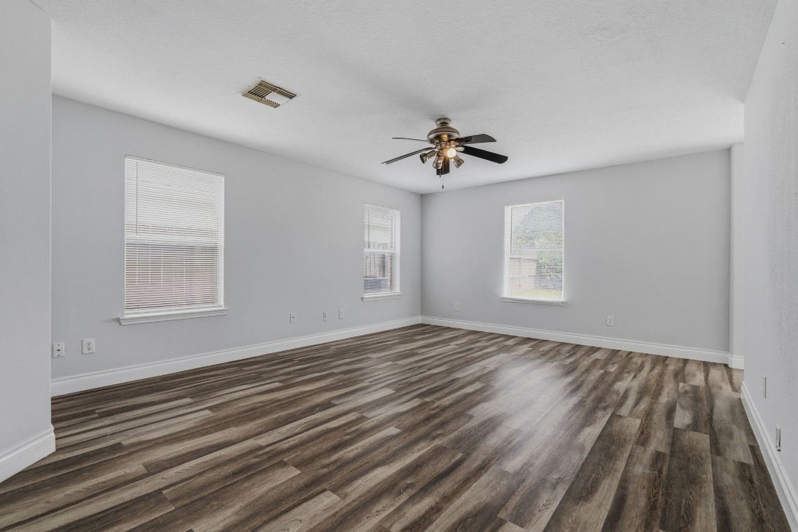 1427 Hade Falls Lane Houston, TX 77073 - Photo 5 of 31 Spacious Family Room