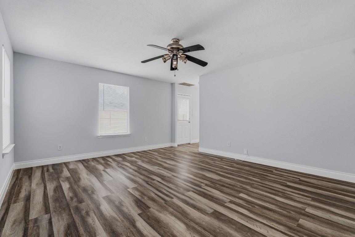 1427 Hade Falls Lane Houston, TX 77073 - Photo 6 of 31 Family Room