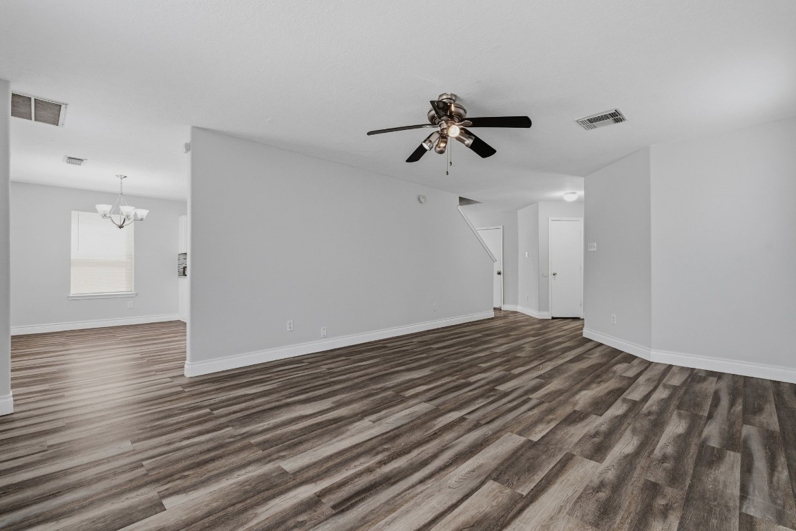 1427 Hade Falls Lane Houston, TX 77073 - Photo 7 of 31 Family Room