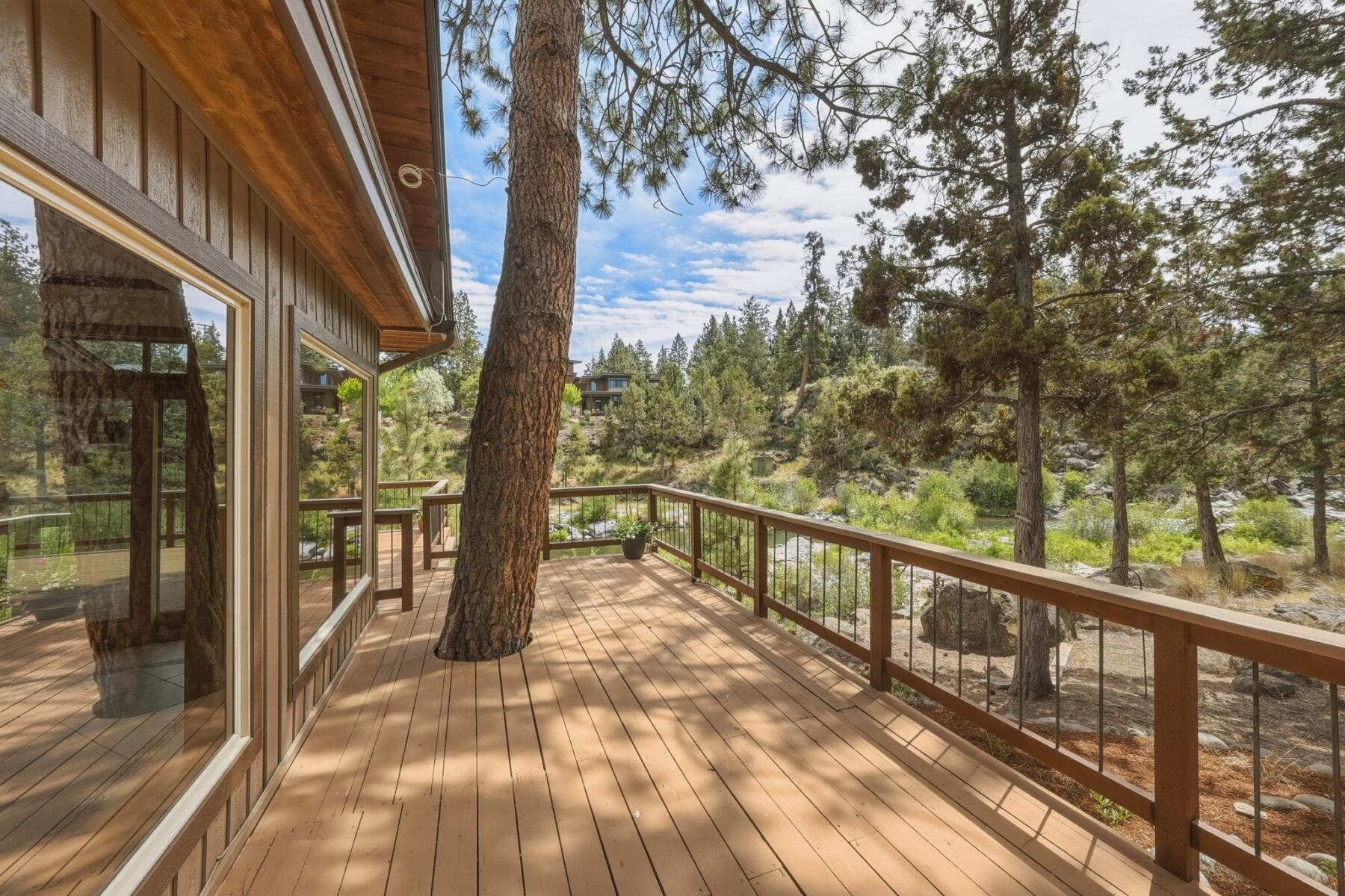 637 Northwest Silver Buckle Road Bend, OR 97703 - Photo 48 of 68 a view of balcony with wooden floor and fence