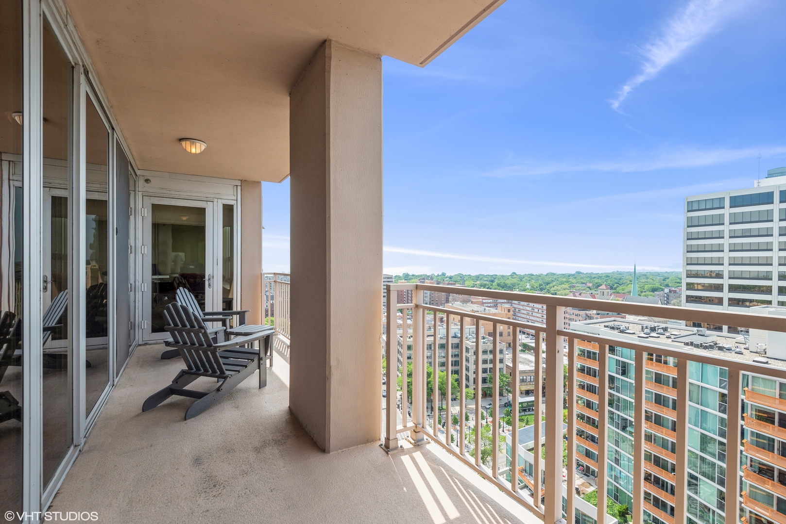 807 Davis Street, Unit 1501 Evanston, IL 60201 - Photo 9 of 17