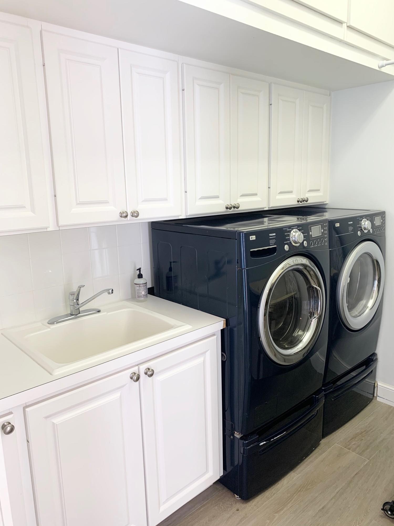 125 Date Palm Drive Jupiter, FL 33458 - Photo 19 of 24 Laundry Room