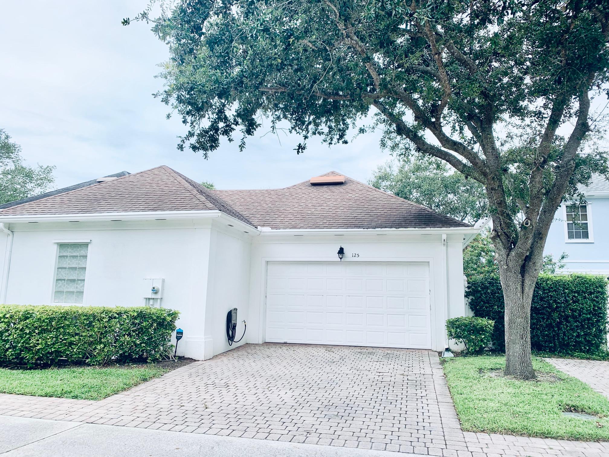125 Date Palm Drive Jupiter, FL 33458 - Photo 21 of 24 Large 2 Car Garage