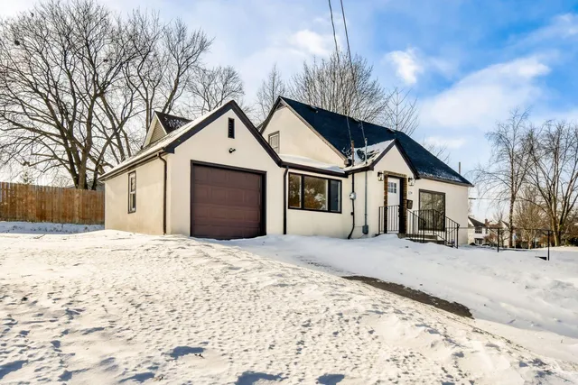 $399,900 | 124 King Street West, St. Paul, MN 55107