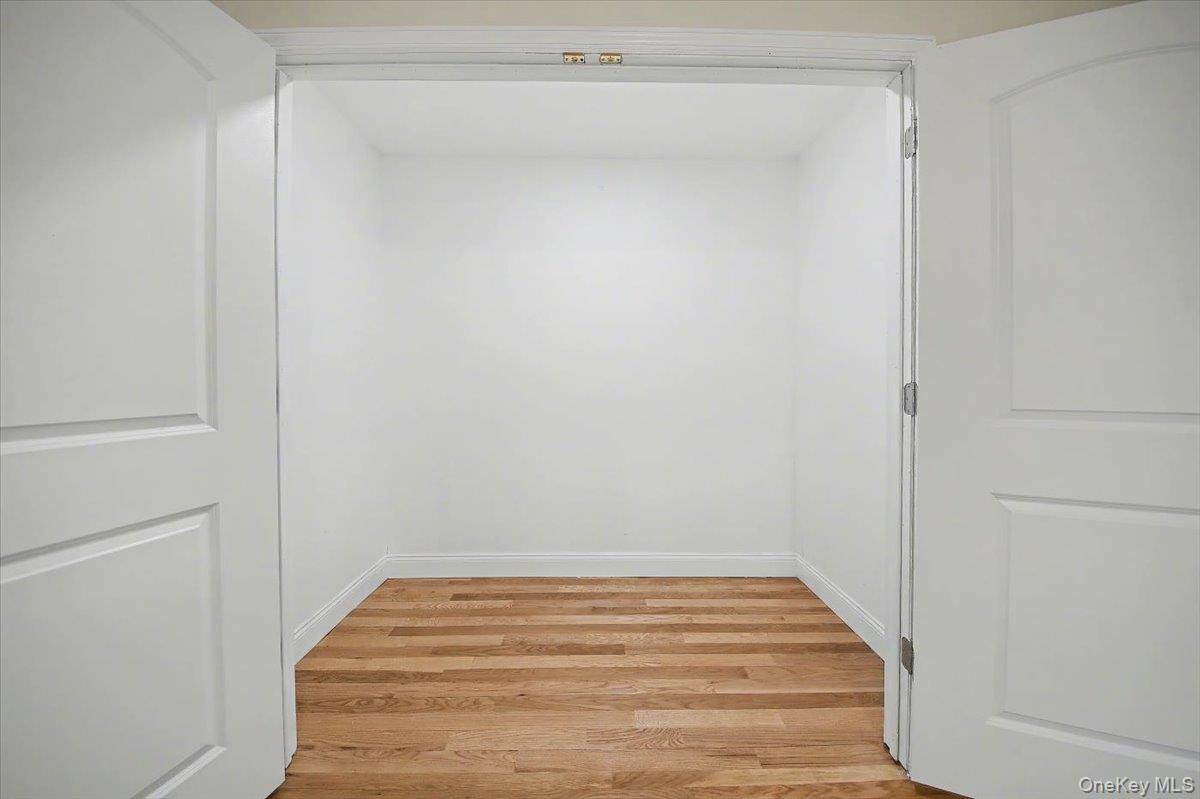 127 Garth Road, Unit 5D Scarsdale, NY 10583 - Photo 7 of 20 a view of a hallway