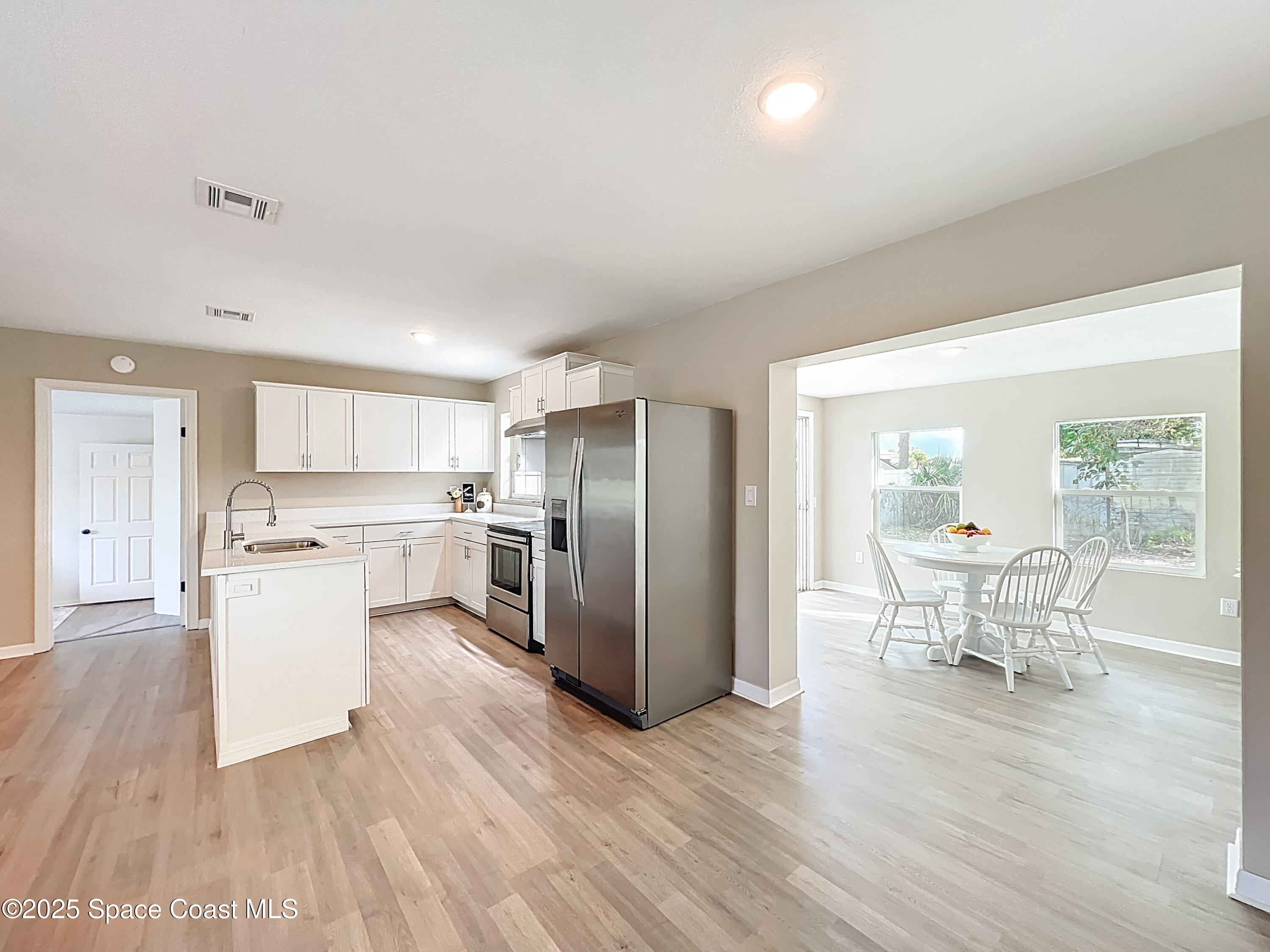 983 Vangi Lane Northeast Palm Bay, FL 32905 - Photo 17 of 35 Kitchen