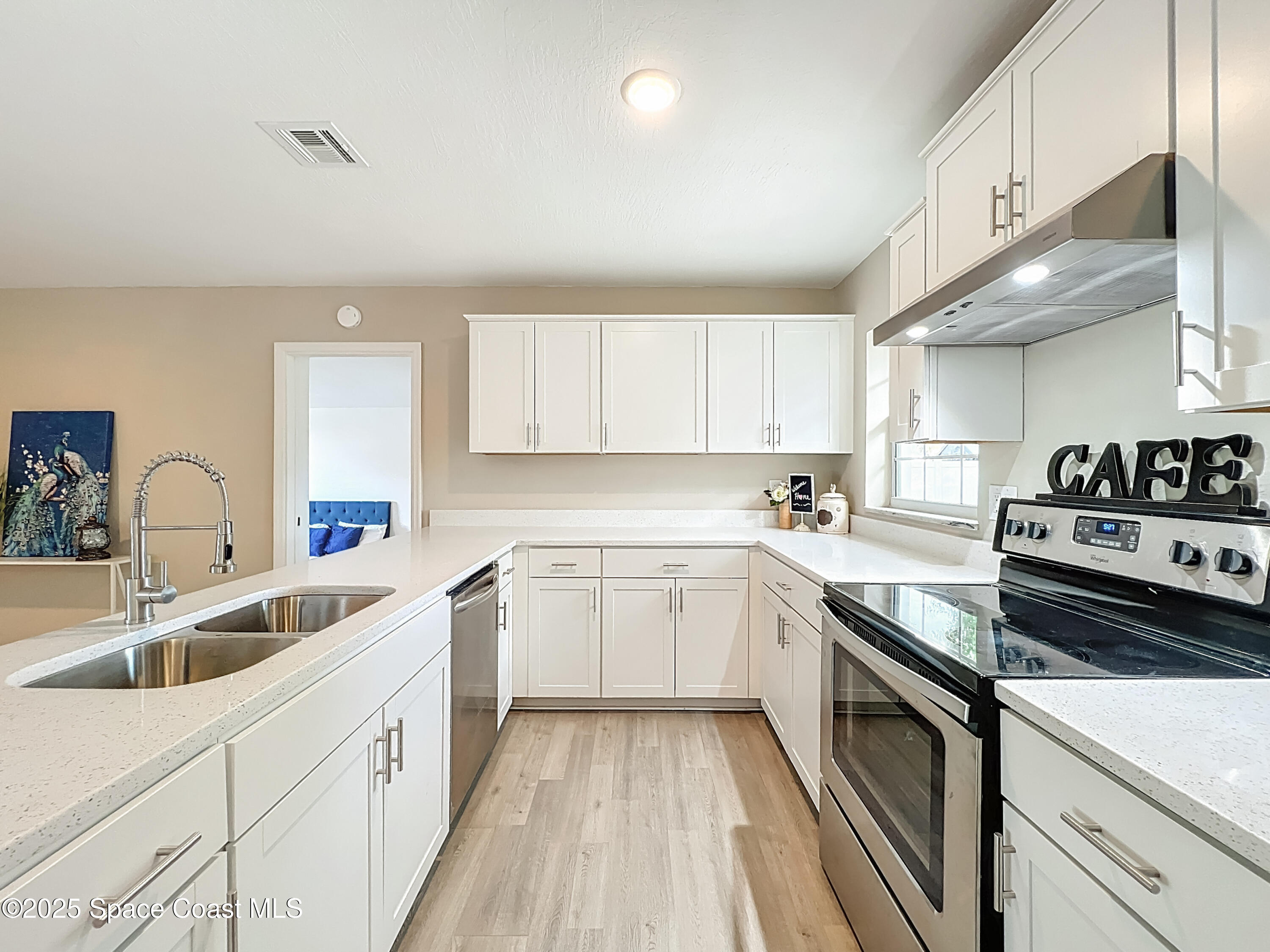 983 Vangi Lane Northeast Palm Bay, FL 32905 - Photo 18 of 35 Kitchen