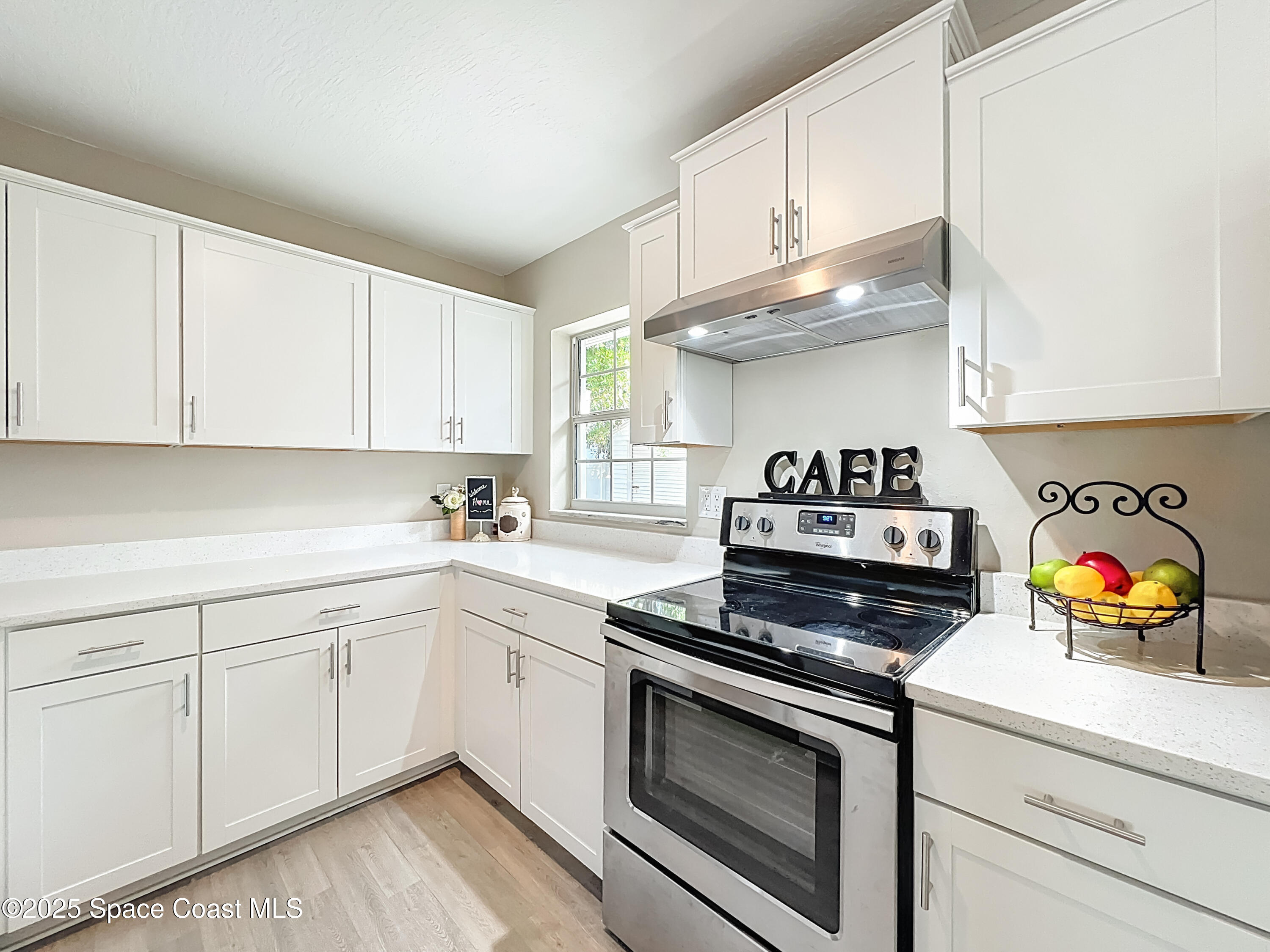 983 Vangi Lane Northeast Palm Bay, FL 32905 - Photo 20 of 35 Kitchen