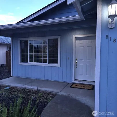 $2,100 | 818 East Washington Place, Sequim, WA 98382