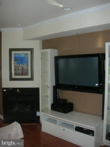 1438 Columbia Road Northwest, Unit 306 Washington, DC 20009 - Photo 6 of 15 Apartment Living Room