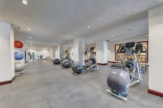 $1,962 | 3681 Lindell Boulevard, St. Louis, MO 63108