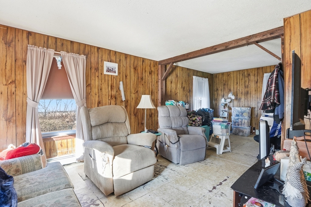 5 Russell Avenue Ashburnham, MA 01430 - Photo 4 of 26