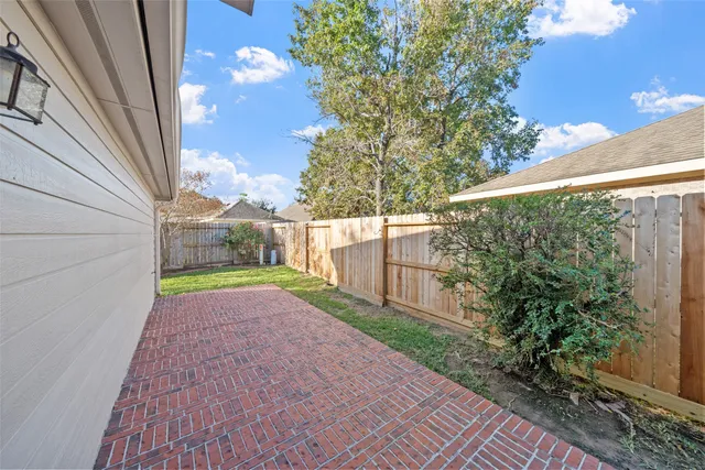 a view of a house with backyard and garden
