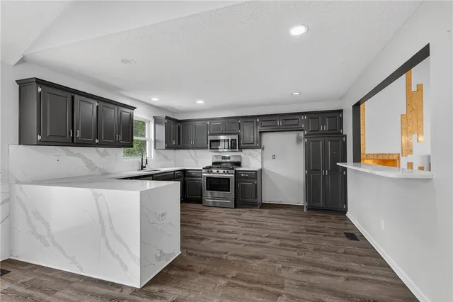 $424,000 | 21217 West 55th Terrace, Shawnee, KS 66218