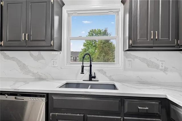 $424,000 | 21217 West 55th Terrace, Shawnee, KS 66218