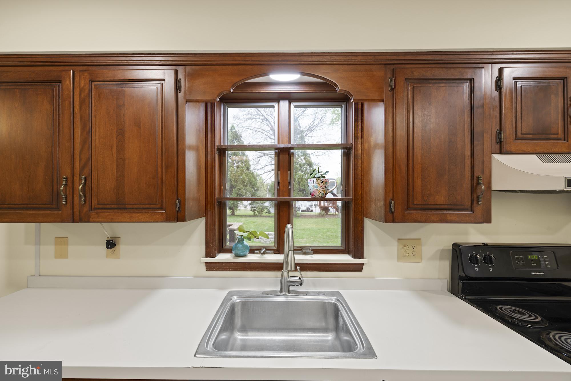617 Heritage Drive Gettysburg, PA 17325 - Photo 13 of 56 a bathroom with a sink a bathtub and next to a window