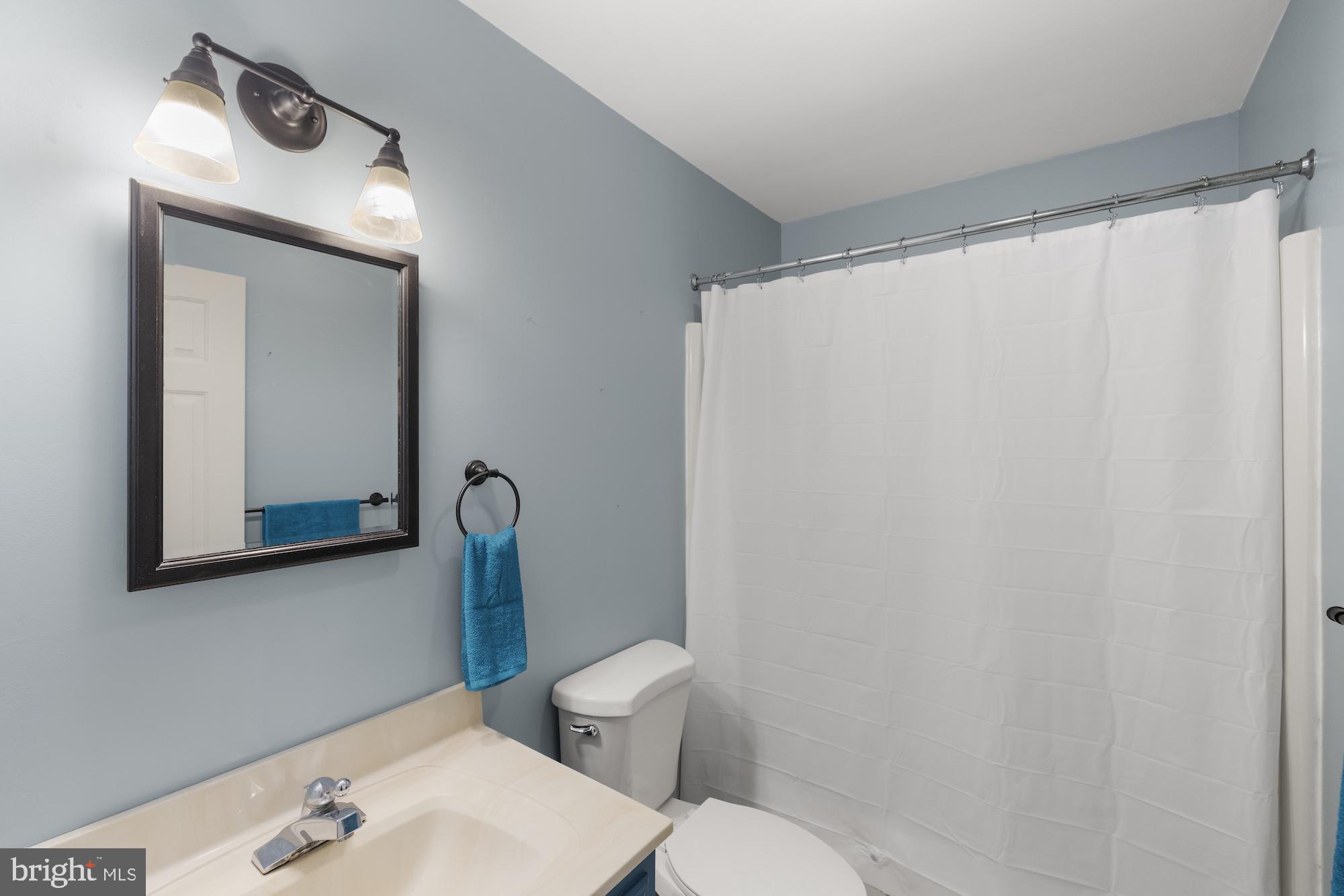 617 Heritage Drive Gettysburg, PA 17325 - Photo 19 of 56 a bathroom with a toilet a sink and mirror