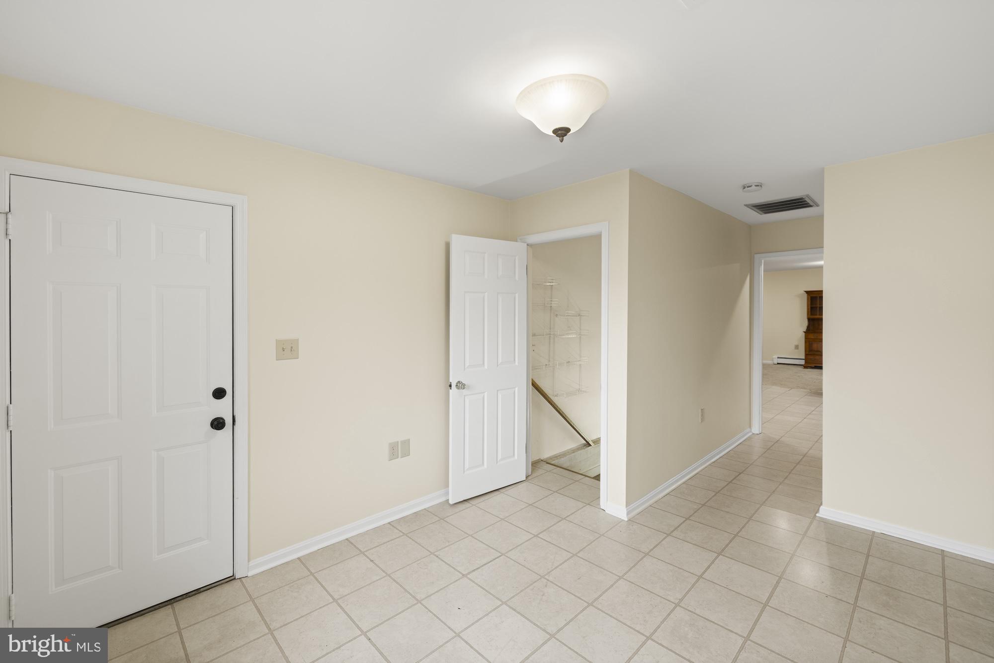 617 Heritage Drive Gettysburg, PA 17325 - Photo 31 of 56 a view of a livingroom with an empty space