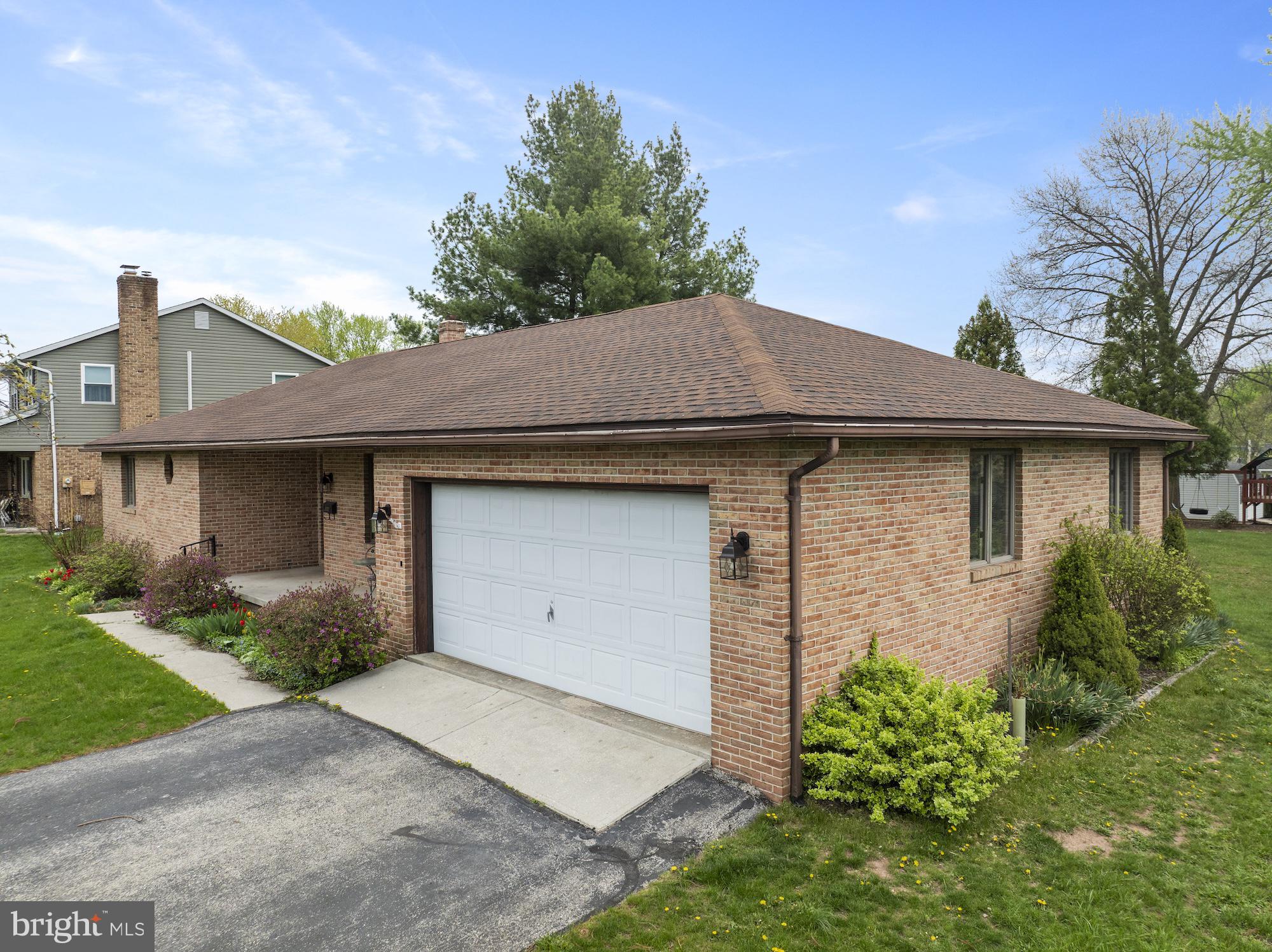 617 Heritage Drive Gettysburg, PA 17325 - Photo 56 of 56 a front view of a house with garden