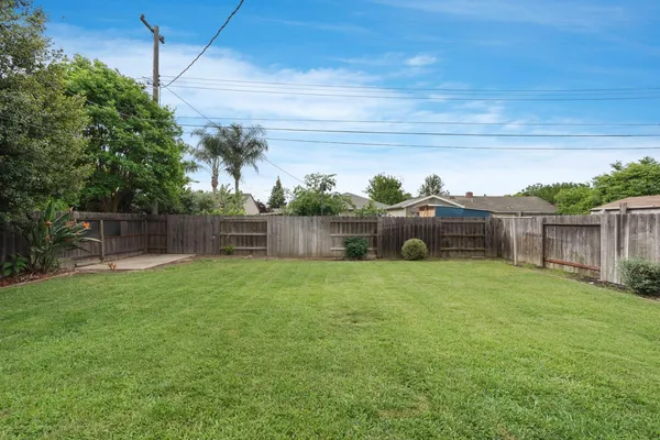 $409,950 | 1606 West Lockeford Street, Lodi, CA 95242