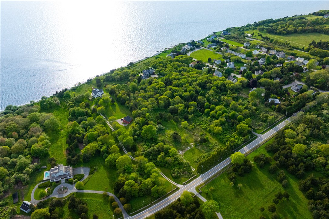 424 Beavertail Road Jamestown, RI 02835 - Photo 7 of 14