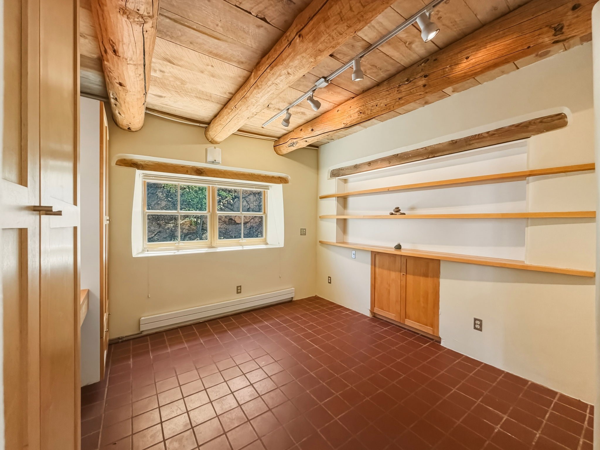 1692 Upper Canyon Road Santa Fe, NM 87501 - Photo 20 of 52 Dressing Room/Office