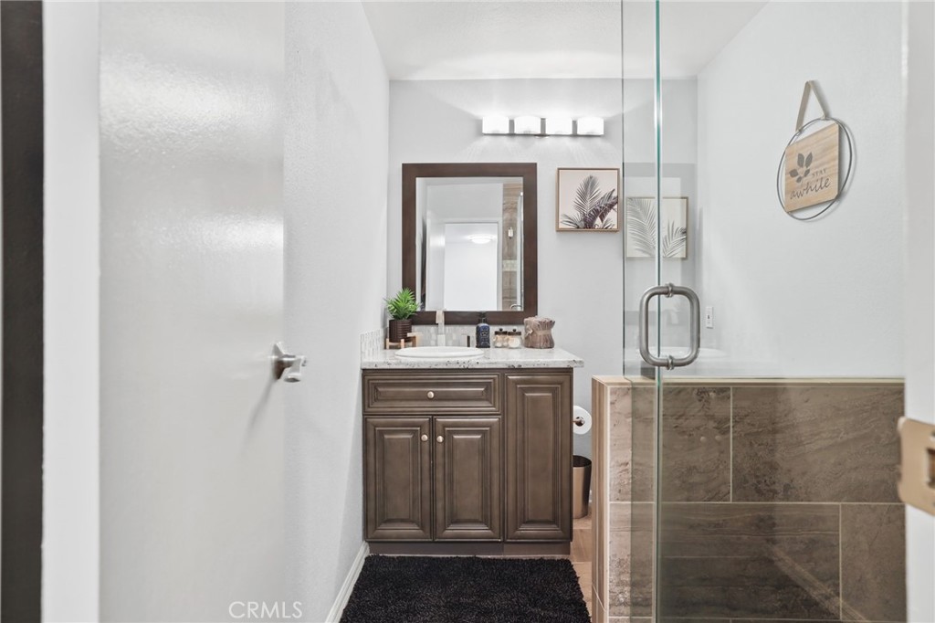 916 Ardmore Circle Redlands, CA 92374 - Photo 20 of 29 a bathroom with a mirror and a sink