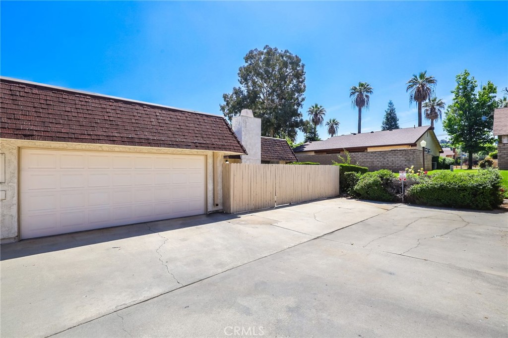 916 Ardmore Circle Redlands, CA 92374 - Photo 24 of 29 a view of a backyard