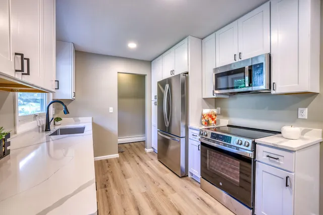 $374,900 | 10917 Southview Drive, Burnsville, MN 55337